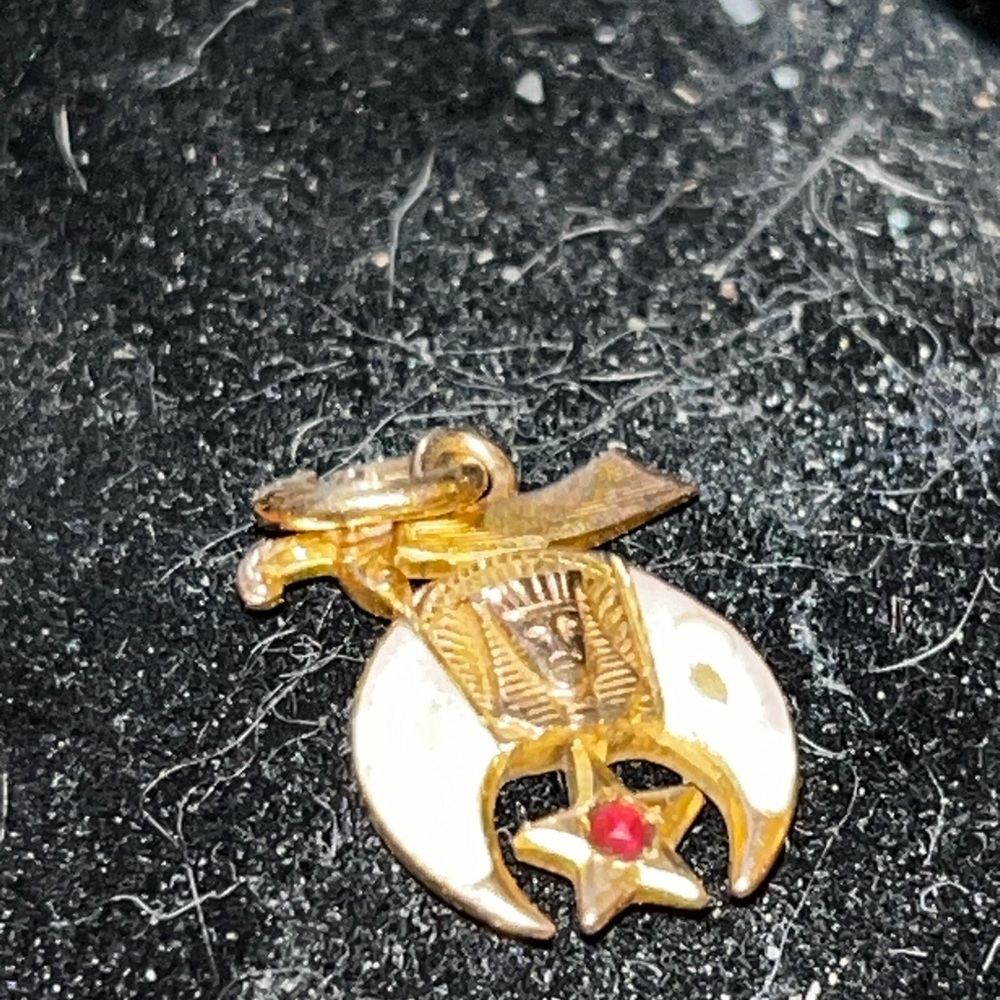 32nd degree Shriner pendant